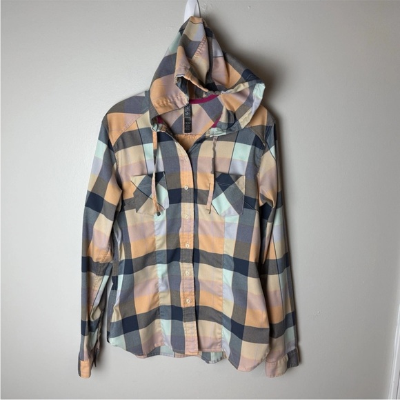 Mountain Hardwear Women's Shirt Size Medium Top Hooded Long Sleeves Plaid Casual - Picture 2 of 6